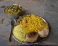 The food is lacto-vegetarian and it consists of three meals per day, based on healthy lacto-vegetarian natural products